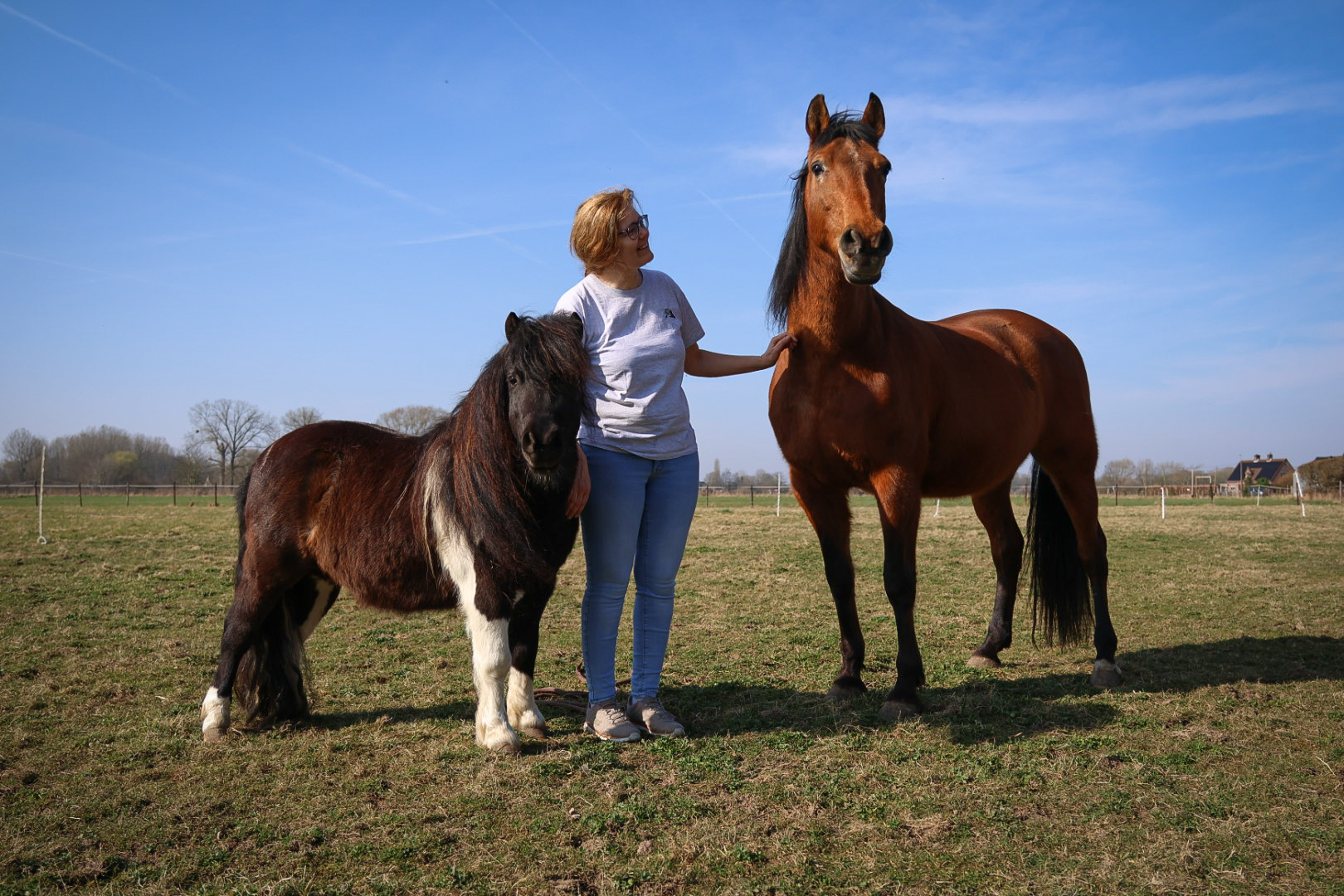 Portret van Ushi Asselberghs van MestCheck, specialist in parasitologisch onderzoek bij paarden, honden en katten.